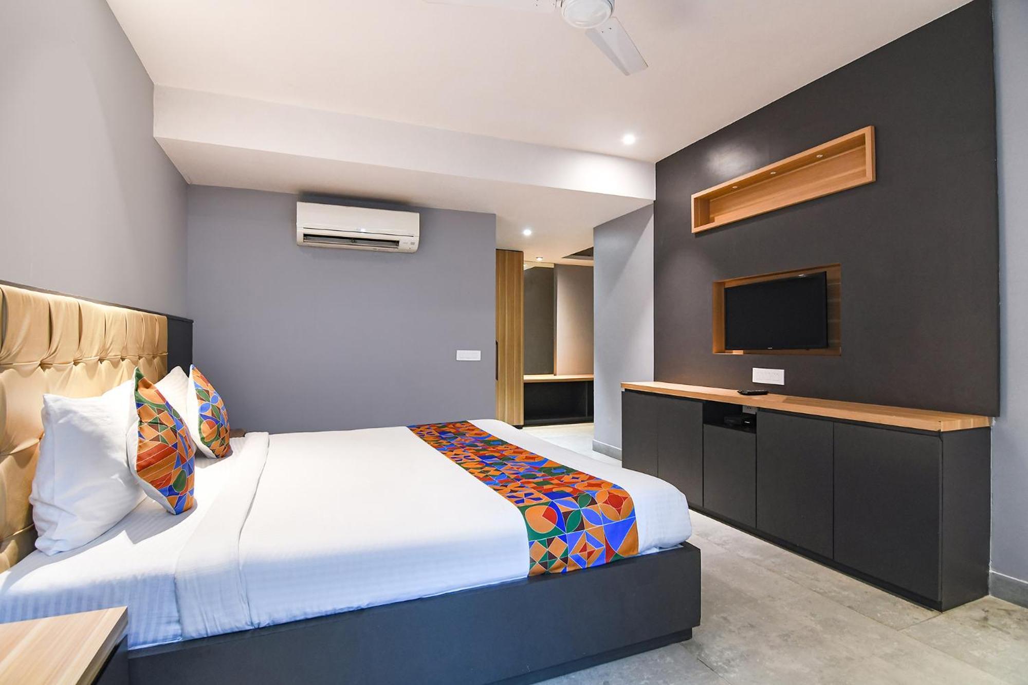 Fabhotel Prime The Water View Residency - Nr Bisarjan Ghat Guest house *